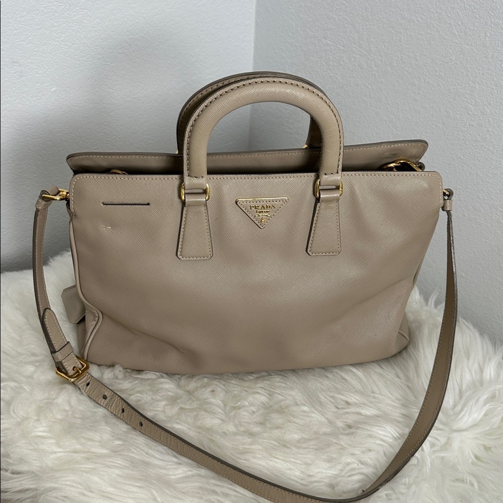 💯Authentic Prada tote Beige Leather bag🍀 - Picture 16 of 17